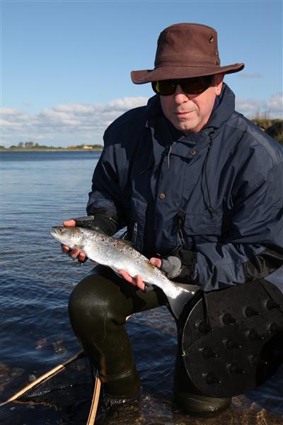 Theo mit dem ersten Fisch des Trips.