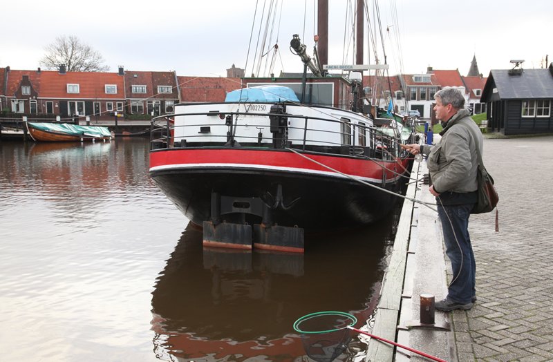 Vielversprechendes Angeln im Hafen