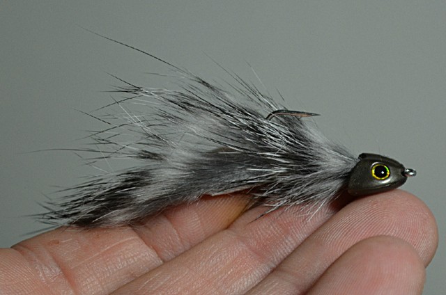 Abschließend die mitgelieferten Augen aufkleben und schon ist dieser fängige Streamer fertig.