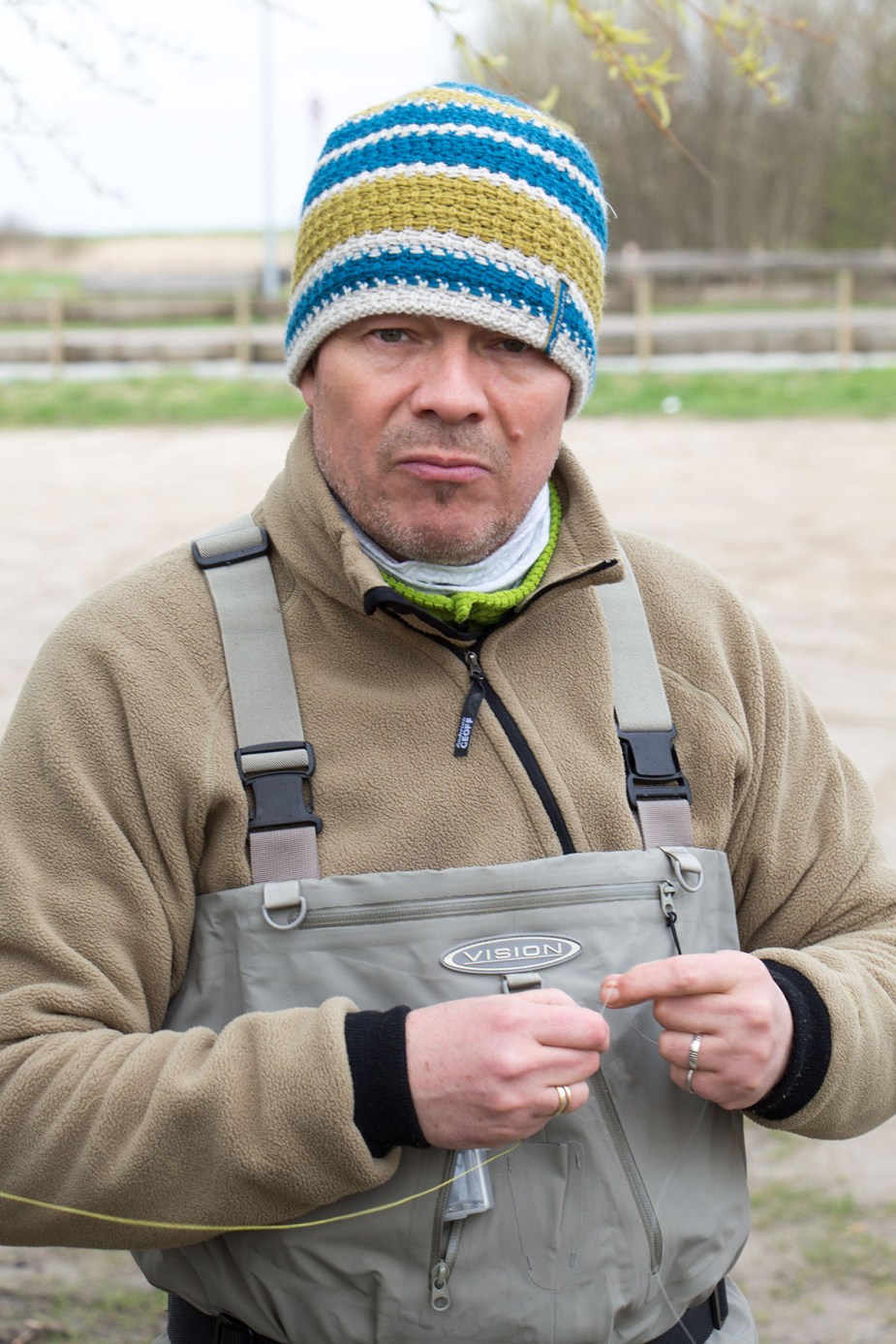 Der skeptische Blick von Matthias beim Aufbauen am Auto. Ahnte er schon was?