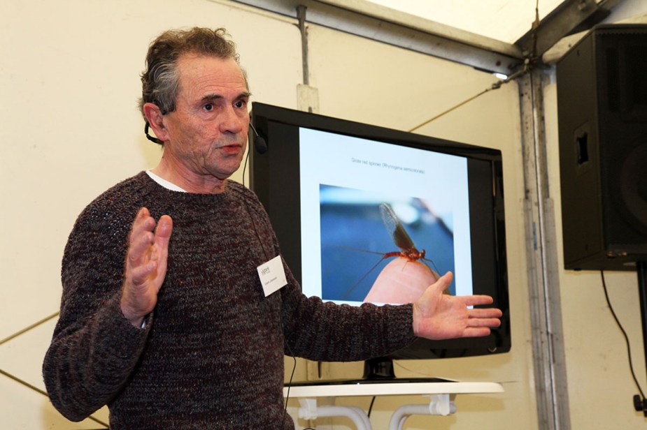 Leon Janssen, Autor des Buches "Fliegenfischen" überzog seine Vortragszeit bei weitem, aber aus gutem Grund!