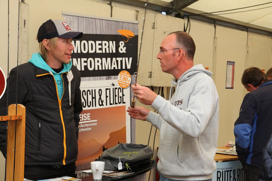 Thorsten Strüben zeigte das Werfen mit 2-Hand und Switchruten.